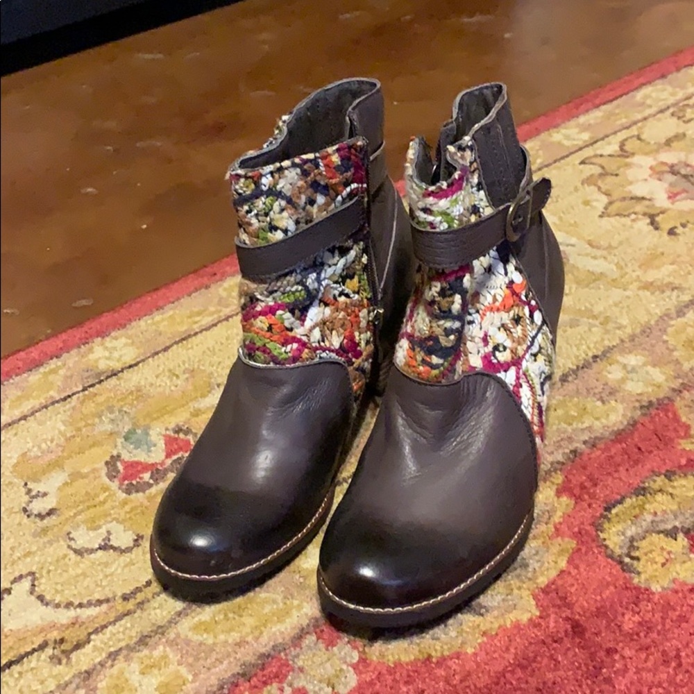Ankle booties